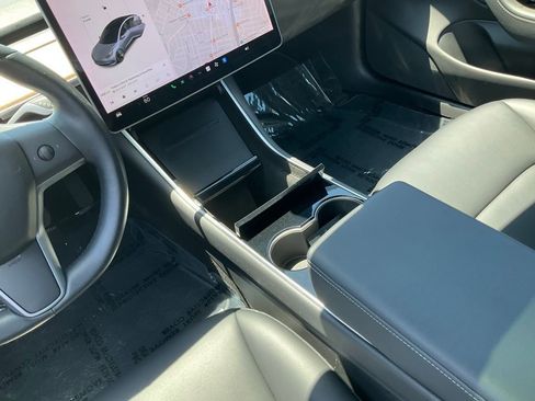 Used 2019 Tesla Model 3 Mid Range RWD image 38