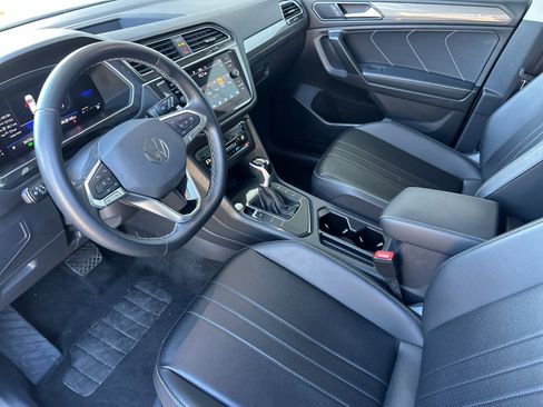 Used 2024 Volkswagen Tiguan SE image 9