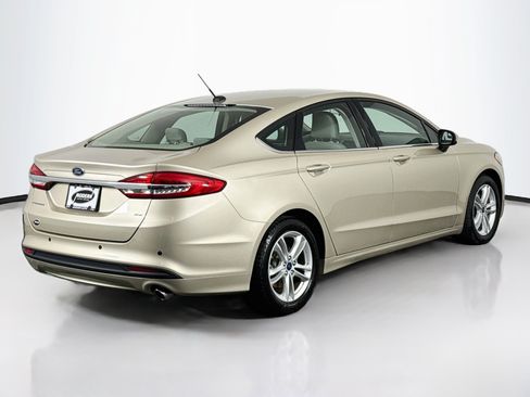 Used 2018 Ford Fusion SE FWD image 15