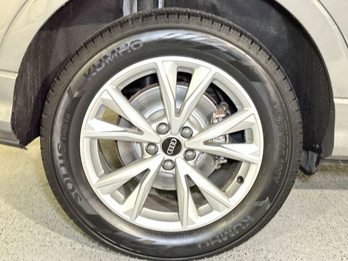 Used 2023 Audi Q3 2.0T Premium w/ Convenience Package image 9