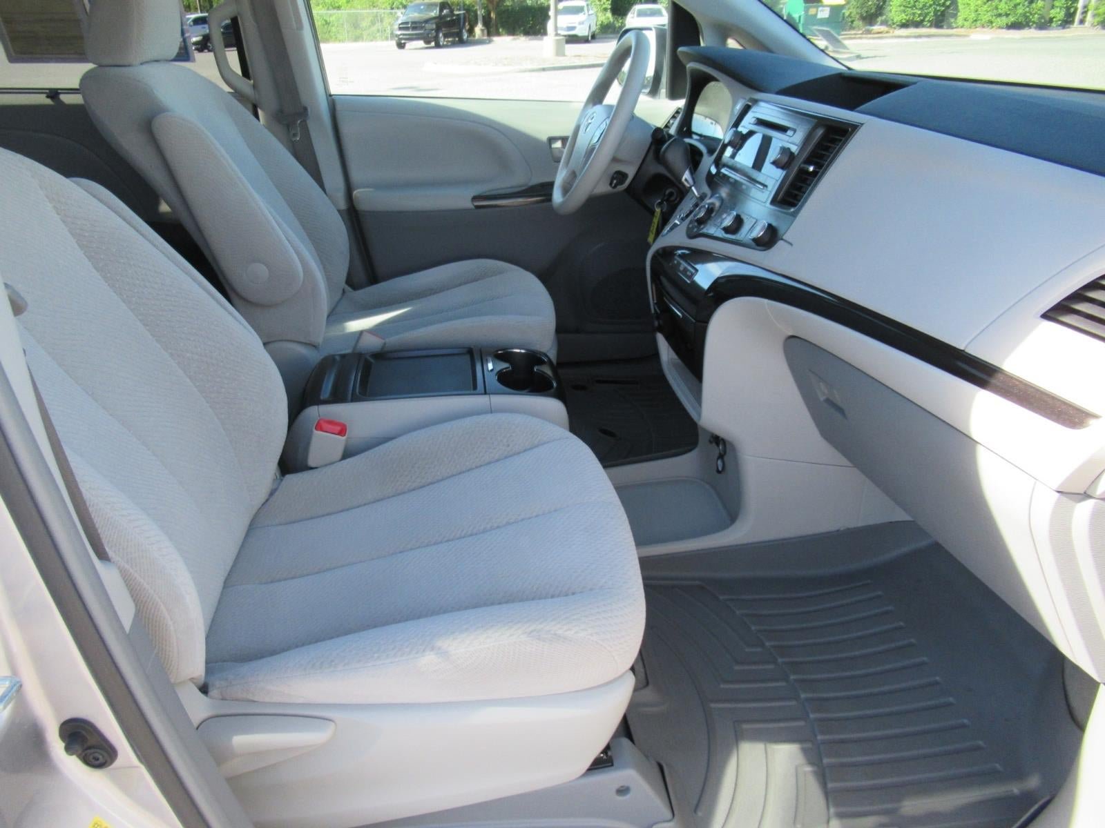 Used 2011 Toyota Sienna LE FWD image 11