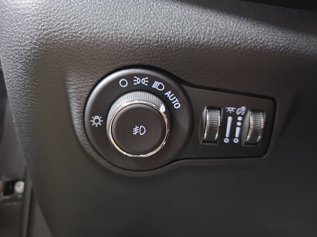 Used 2024 Jeep Compass Latitude AWD/4WD image 24