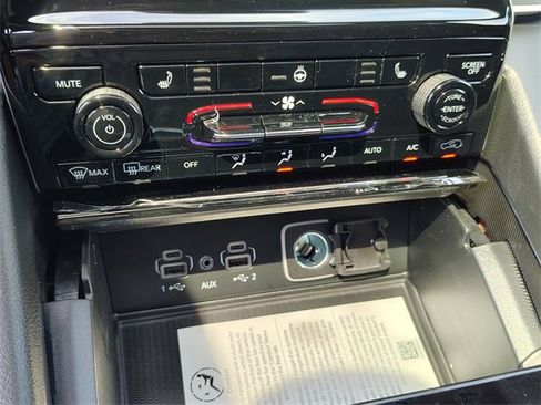 New 2025 Jeep Grand Cherokee L Altitude image 23