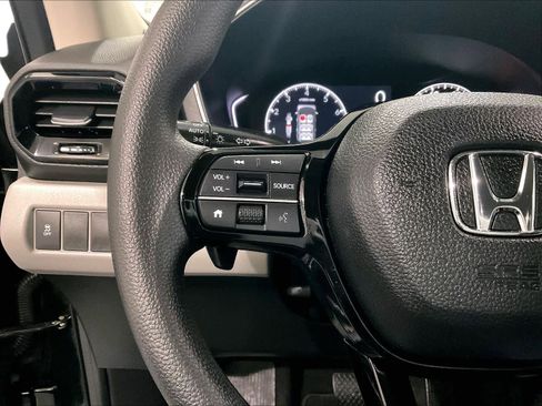 Used 2023 Honda Pilot LX image 23