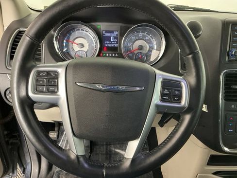 Used 2013 Chrysler Town & Country Touring image 16