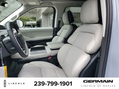 New 2026 Lincoln Navigator Reserve AWD/4WD image 18