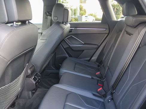 Certified 2025 Audi Q3 2.0T Premium w/ Convenience Package image 18