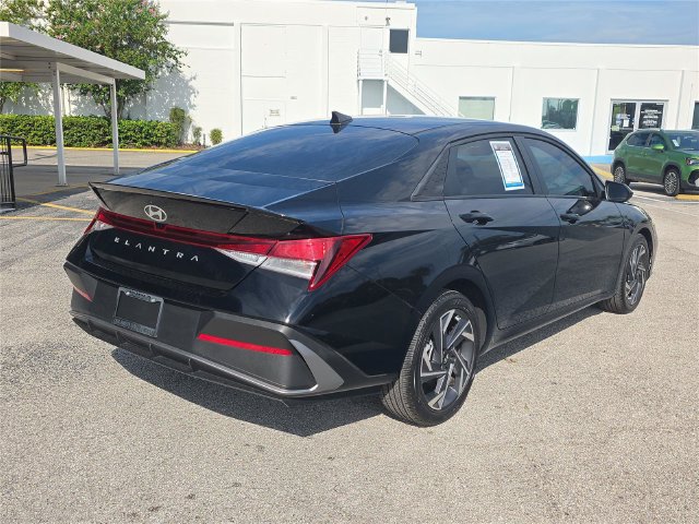 Used 2025 Hyundai Elantra Sport FWD image 3