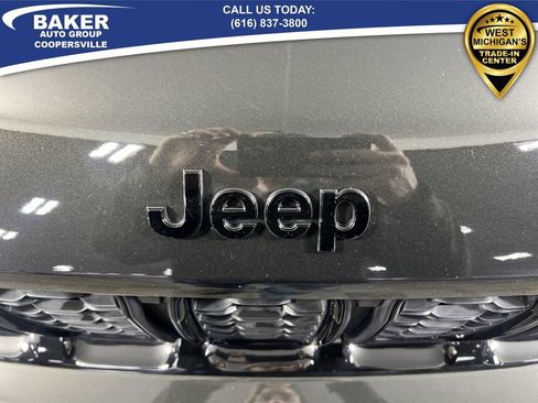 Used 2024 Jeep Grand Cherokee Limited w/ Black Appearance Package image 31