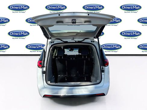 Used 2023 Chrysler Pacifica Touring-L FWD image 25