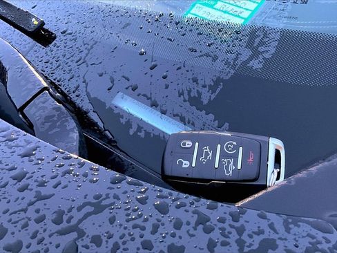 Used 2022 RAM 1500 Limited w/ Body-Colour Bumper Group image 11