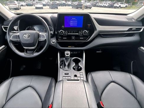 Used 2025 Toyota Highlander XLE AWD/4WD image 22