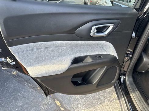 Used 2024 Jeep Compass Latitude image 21