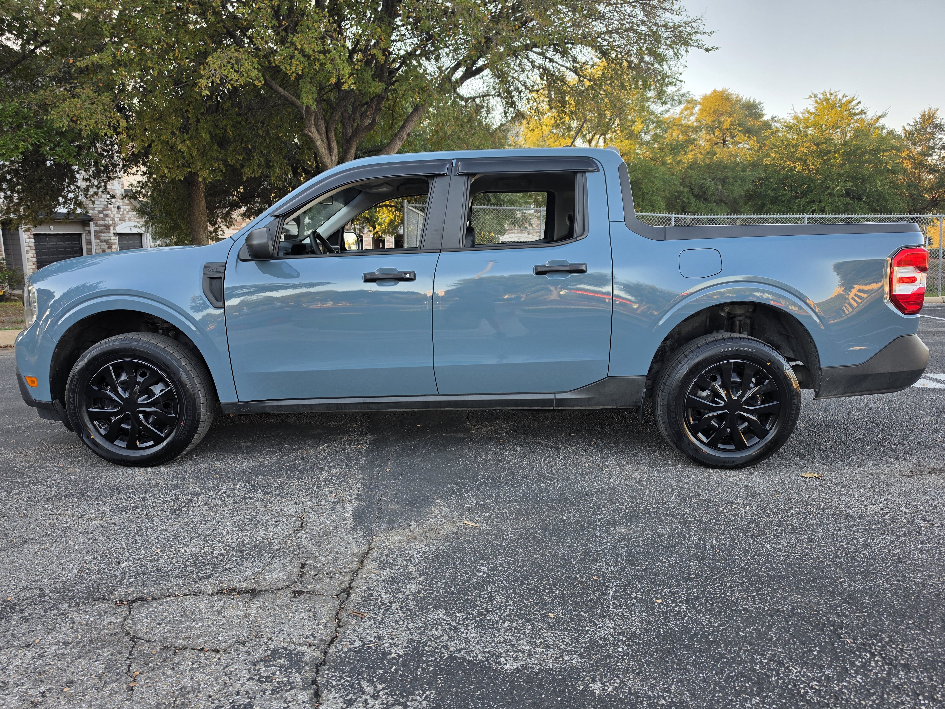Used 2022 Ford Maverick XL FWD image 4