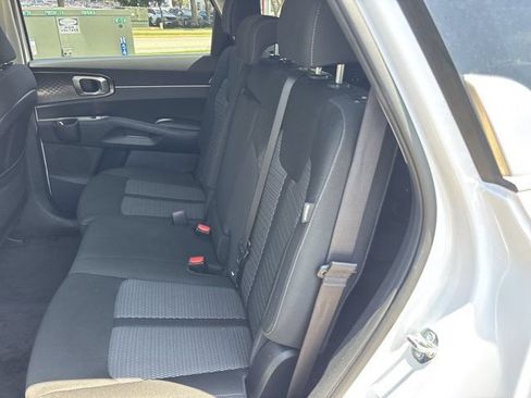 Used 2025 Kia Sorento LX FWD image 15