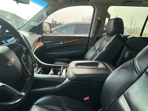 Used 2018 Cadillac Escalade ESV Luxury image 7