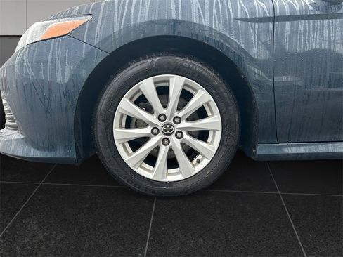 Used 2020 Toyota Camry LE image 9