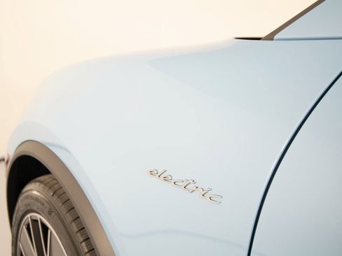 New 2025 Porsche Macan 4 Electric image 36