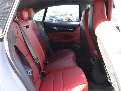 Certified 2025 Porsche Macan 4 Electric AWD/4WD image 26