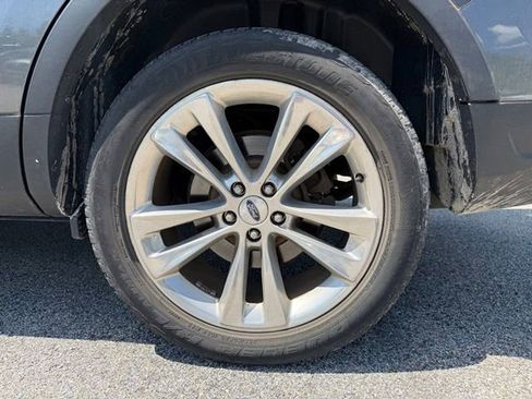 Used 2018 Ford Explorer XLT w/ Equipment Group 202A AWD/4WD image 21