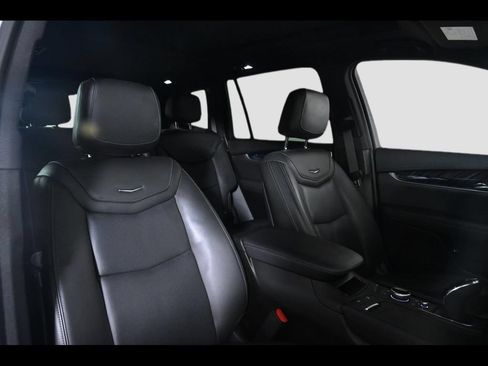Used 2024 Cadillac XT6 Premium Luxury FWD image 16