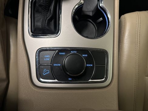 Used 2017 Jeep Grand Cherokee Limited w/ Trailer Tow Group IV image 29