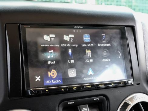 Used 2013 Jeep Wrangler Unlimited Rubicon w/ Connectivity Group AWD/4WD image 32