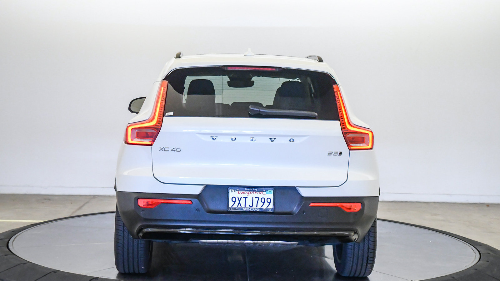 Used 2026 Volvo XC40 B5 Plus w/ Protection Package Premier AWD/4WD image 3