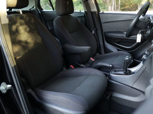 Used 2017 Chevrolet Trax LS FWD image 25