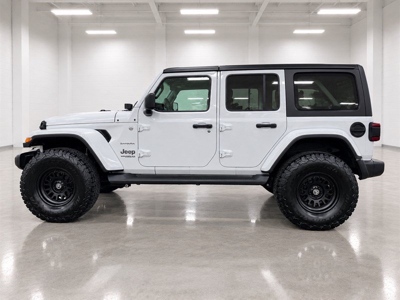 Used 2021 Jeep Wrangler Unlimited Sahara w/ Dual Top Group AWD/4WD image 2