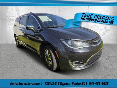 Used 2020 Chrysler Pacifica Limited w/ Advanced Safetytec Group