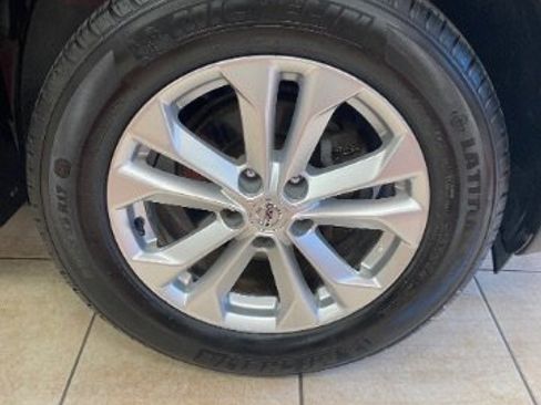 Used 2016 Nissan Rogue SV image 28