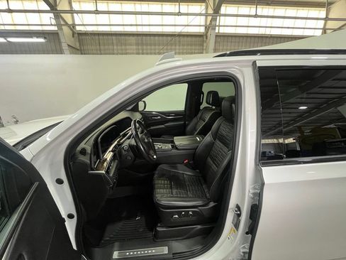 Used 2022 Cadillac Escalade Sport Platinum w/ Heavy-Duty Trailer Package AWD/4WD image 18
