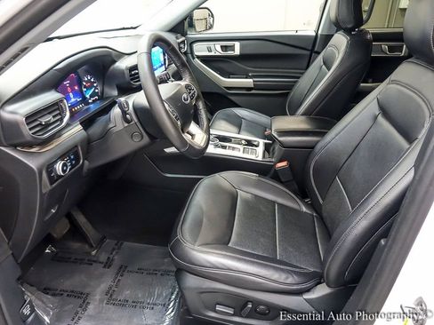 Used 2023 Ford Explorer Limited w/ Equipment Group 301A image 9