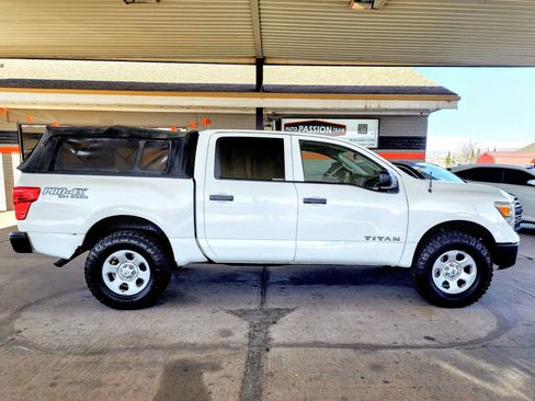 Used 2017 Nissan Titan S image 6