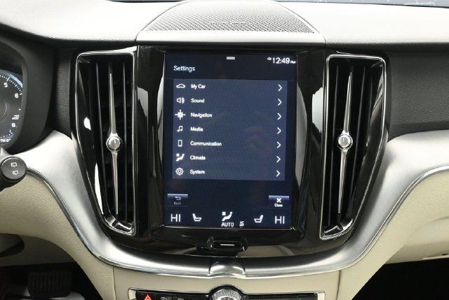 Used 2019 Volvo XC60 T5 Momentum w/ Multimedia Package FWD image 17