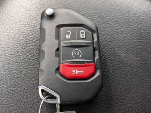 Used 2023 Jeep Gladiator Rubicon AWD/4WD image 29