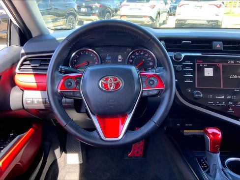 Used 2020 Toyota Camry XSE image 6
