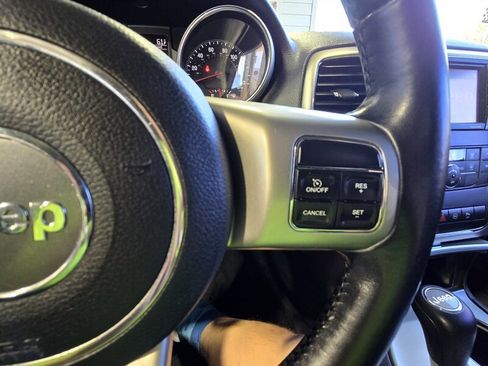 Used 2012 Jeep Grand Cherokee Limited image 18