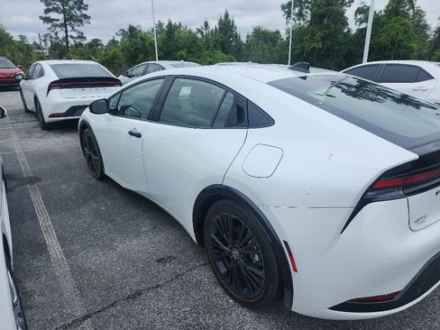 Used 2025 Toyota Prius FWD image 20