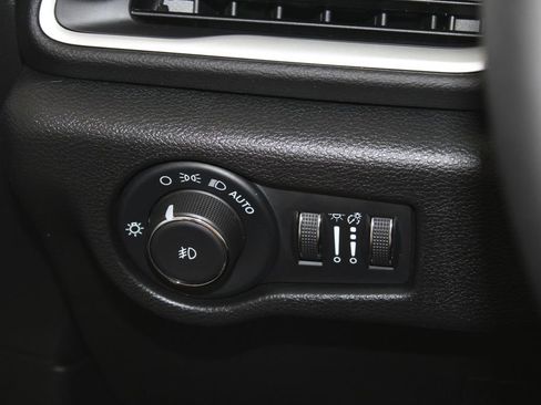 Used 2025 Chrysler Pacifica Select FWD image 47