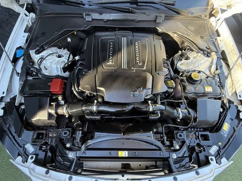 Used 2016 Jaguar XF S image 35