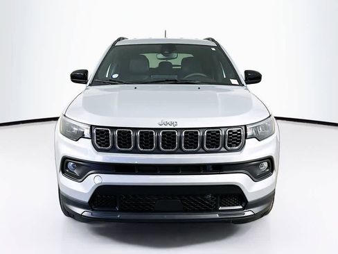 Used 2024 Jeep Compass Latitude image 6