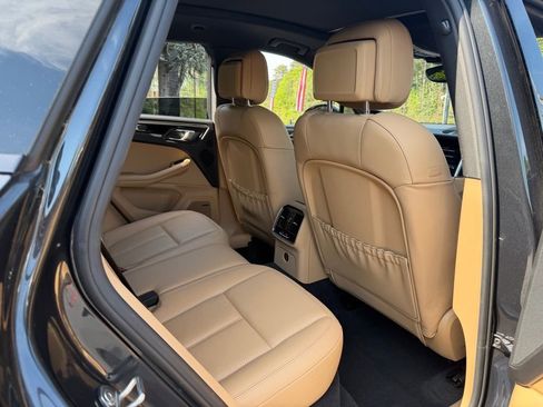 Used 2018 Porsche Macan image 39