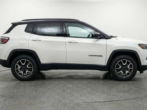 Used 2025 Jeep Compass Trailhawk w/ Trailer Tow Group AWD/4WD image 11