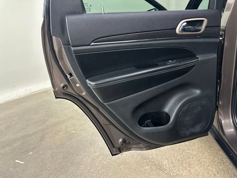 Used 2017 Jeep Grand Cherokee Limited w/ Trailer Tow Group IV AWD/4WD image 27