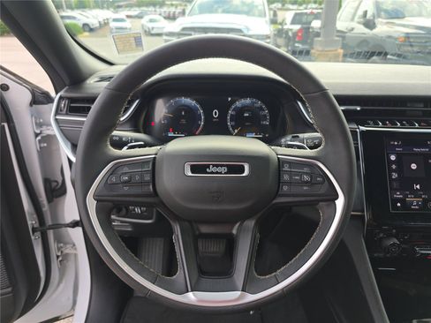 Used 2023 Jeep Grand Cherokee Altitude AWD/4WD image 29