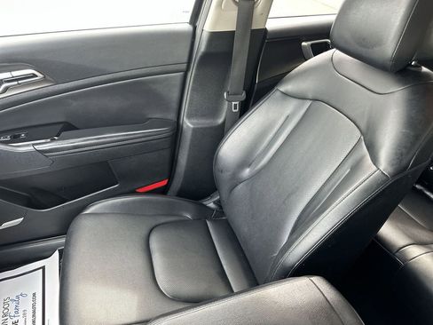 Used 2024 Kia Sportage EX FWD image 23