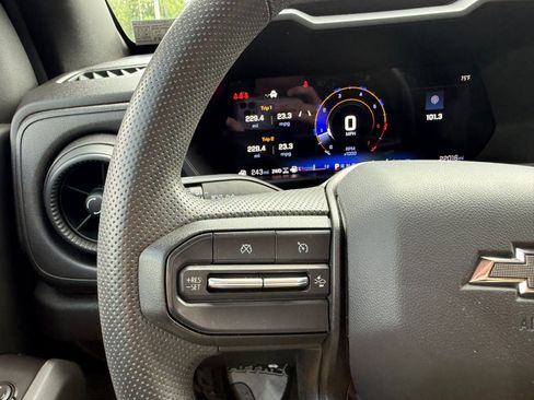Used 2025 Chevrolet Colorado Trail Boss AWD/4WD image 25