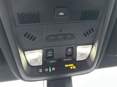 Used 2025 Cadillac XT6 Premium Luxury image 35